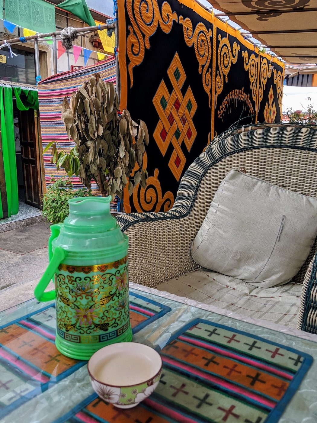 拉薩甜茶館半日：拉姆帶台灣朋友喝一杯八廓街的甜茶